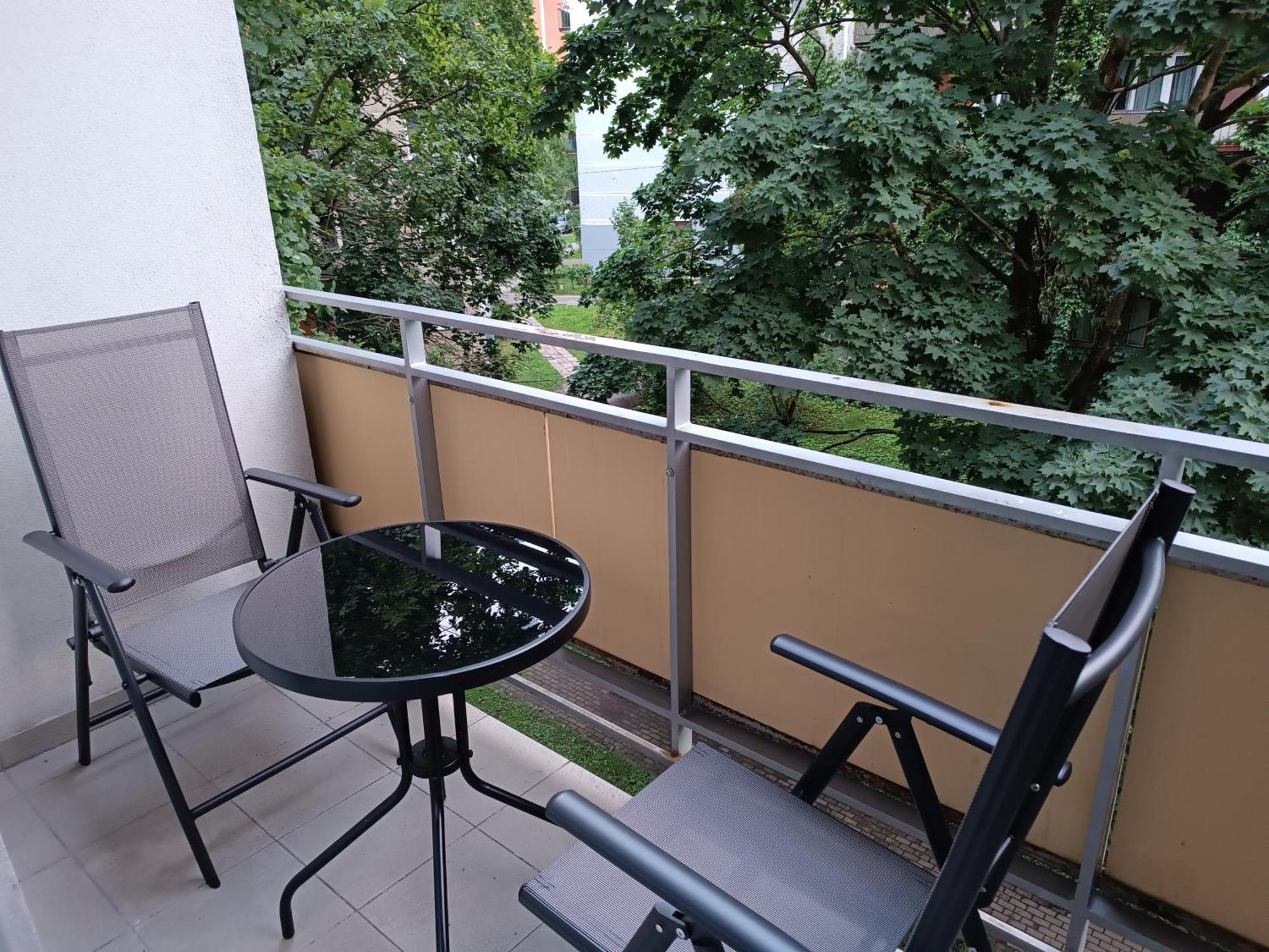 Quiet Dzelzavas Street Apartment Rīga Exterior foto
